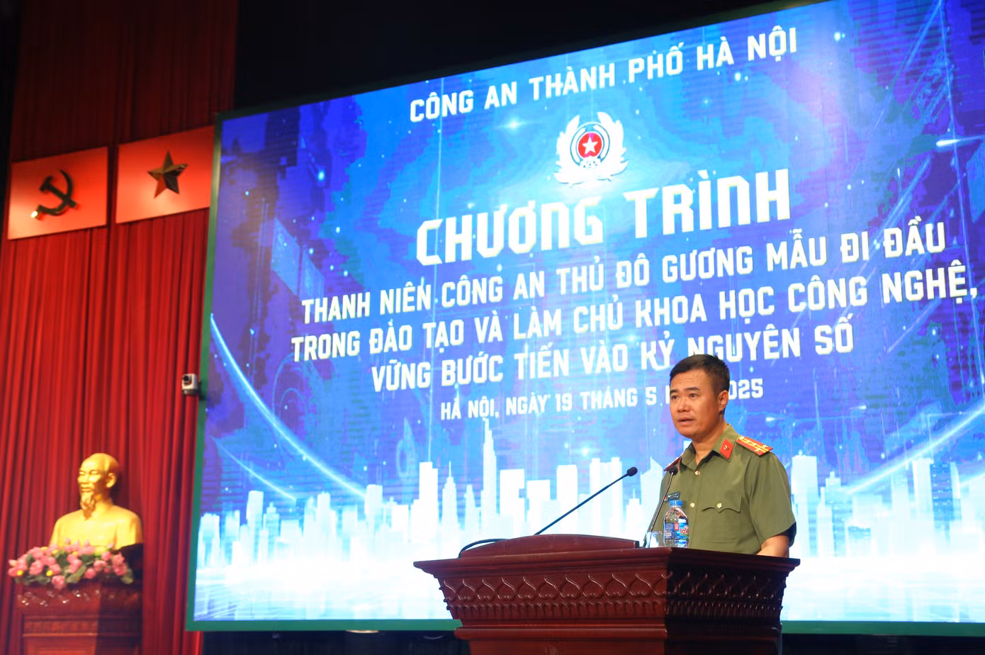 Đại tá Nguyễn Ngọc Quyền phát biểu tại chương trình.
