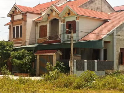 Tại huyện nghèo Kỳ Anh, Hà Tĩnh mọc lên nhiều ngôi nhà bạc tỷ từ tiền NLĐ làm việc tại Angola gửi về. Ảnh: Anh Tuấn