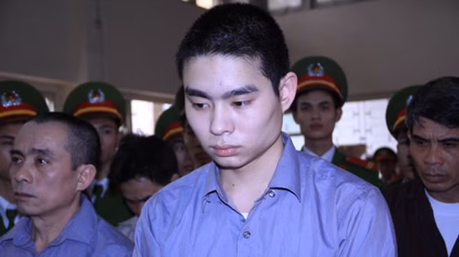 Lê Văn Luyện - tội phạm trẻ trong vụ cướp tiệm vàng giết người tàn bạo ở Bắc Giang - trong một phiên tòa xử án