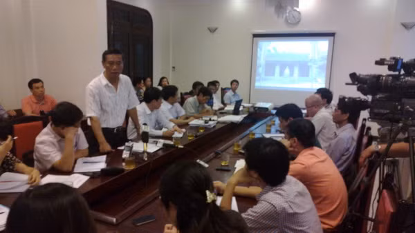 Quang cảnh buổi họp bàn về trùng tu chùa Diên Hựu-Một Cột. (Ảnh: Văn Cảnh/Vietnam+)