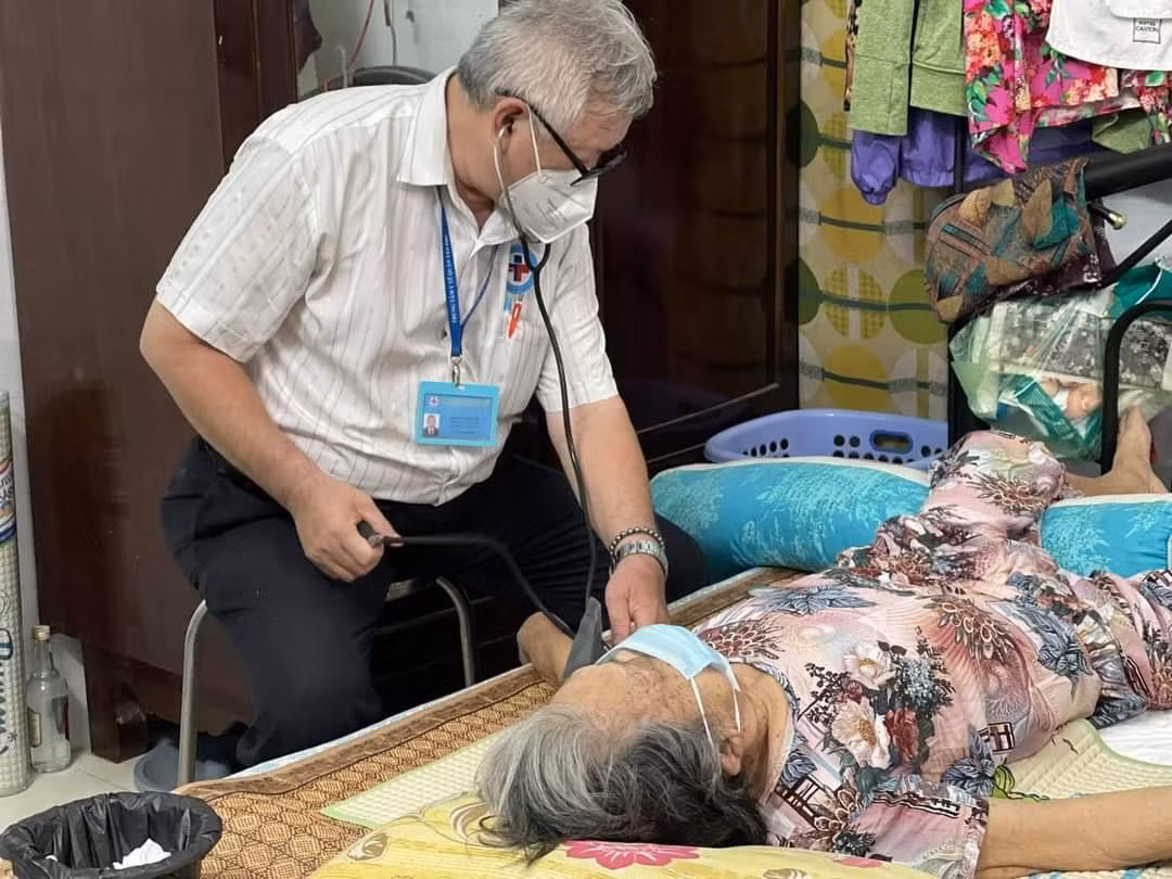 Trước khi tiêm họ được thăm khám rất kỹ