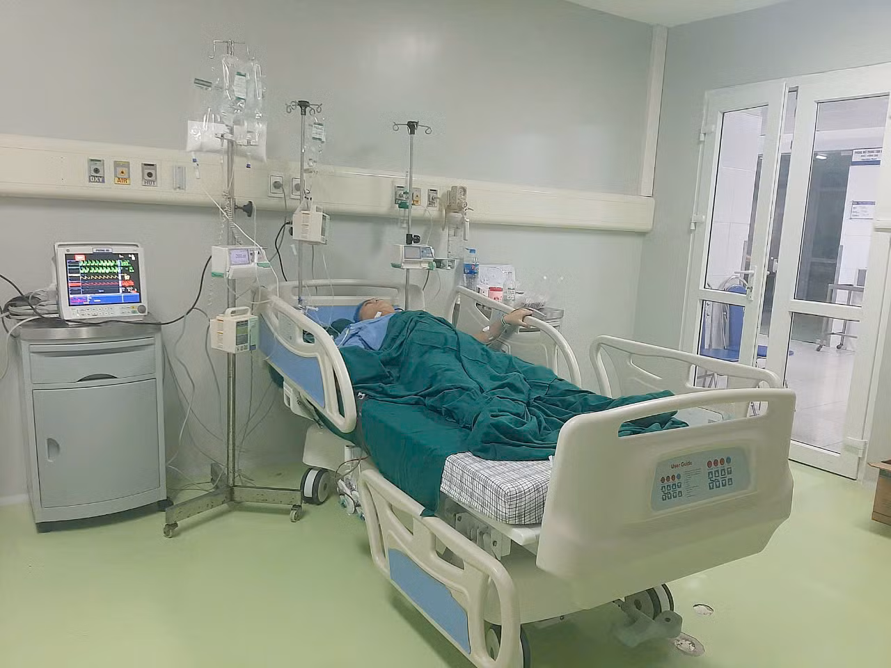 Hiện sức khỏe bệnh dần ổn định và đang dần hồi phục.