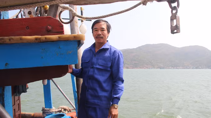 Cứu hộ thành công tàu cá bị nạn ở Hoàng Sa ảnh 4