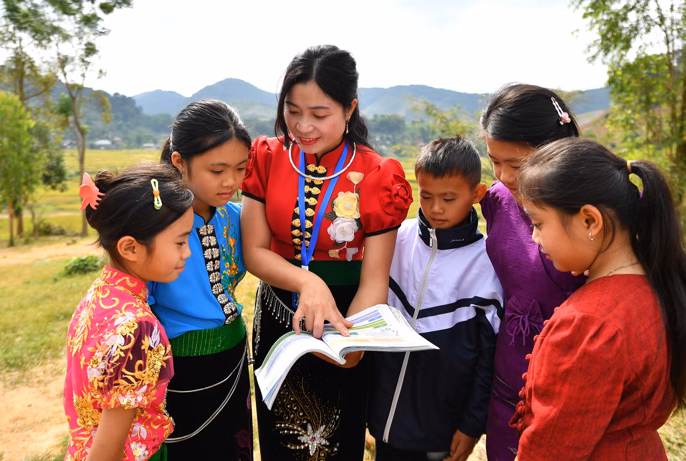 Cô Quàng Thị Xuân đã có hơn chục năm "gieo chữ" cho các em học sinh dân tộc thiểu số. Ảnh: P.Linh