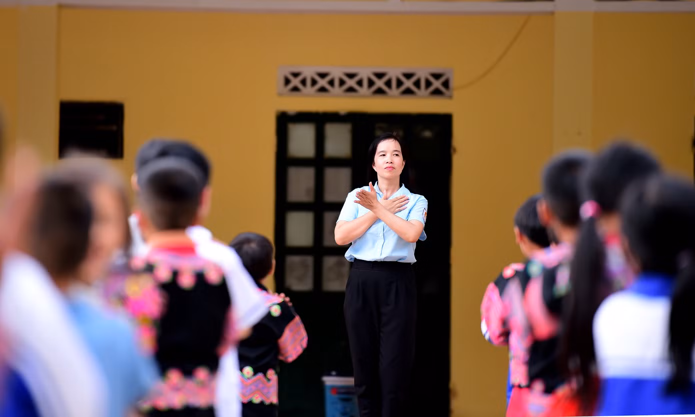 Từ nhỏ cô Hằng đã nỗ lực học tập thực hiện ước mơ làm cô giáo và yêu thích ngành sư phạm Âm nhạc – Công tác Đội. Ảnh: Xuân Tùng Từ nhỏ cô Hằng đã nỗ lực học tập thực hiện ước mơ làm cô giáo và yêu thích ngành sư phạm Âm nhạc – Công tác Đội. Ảnh: Xuân Tùng