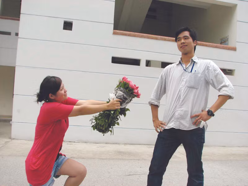 Giới trẻ hào hứng với cách tặng quà 