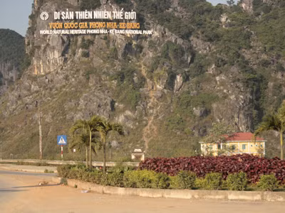Ông Thành mang cả sổ đỏ Di sản Thiên nhiên Thế giới Vườn quốc gia Phong Nha - Kẻ Bàng đi “cầm cố”. Ông Thành mang cả sổ đỏ Di sản Thiên nhiên Thế giới Vườn quốc gia Phong Nha - Kẻ Bàng đi “cầm cố”