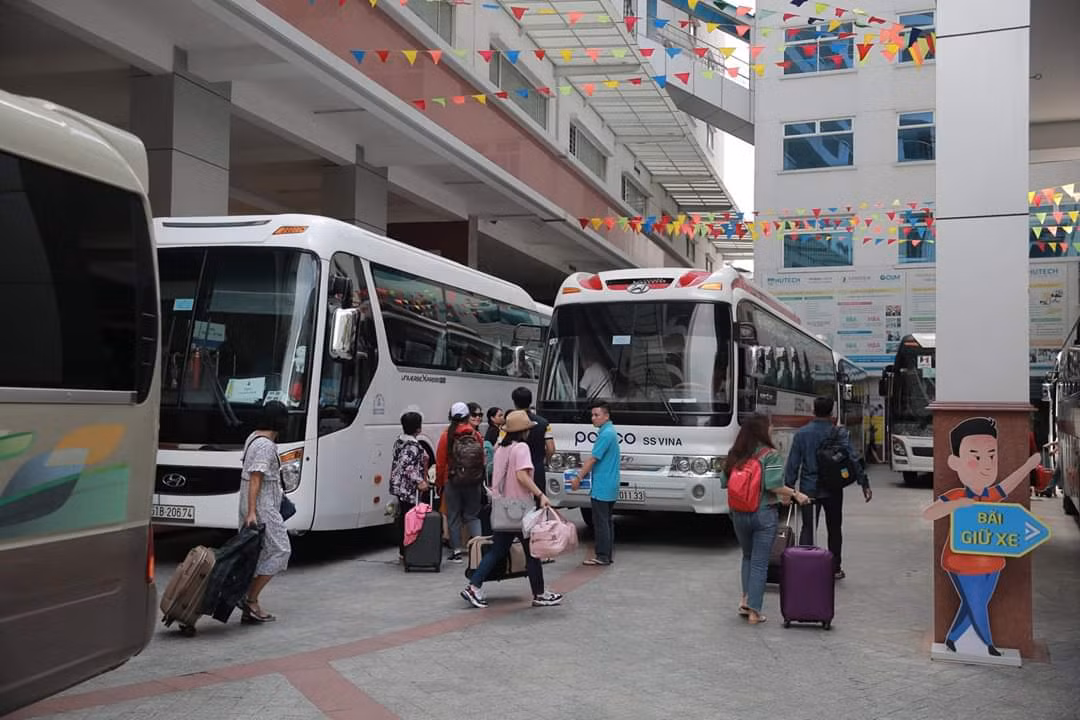 Chùm ảnh giảng viên TPHCM háo hức đi làm nhiệm vụ kỳ thi THPT Quốc gia 2019 ảnh 8