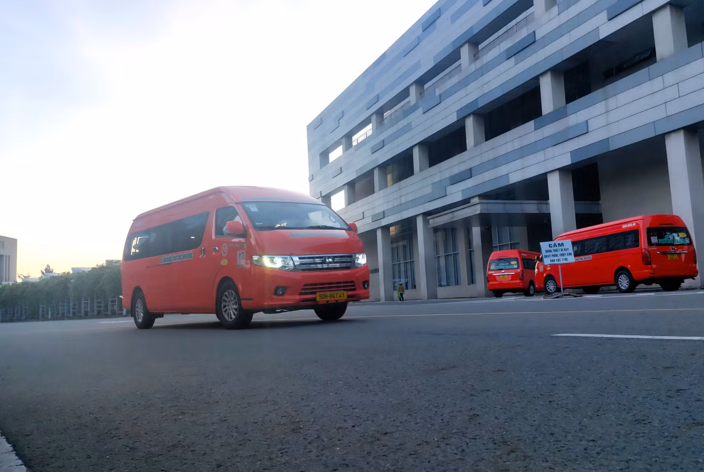 Điểm đón cán bộ, công chức tại Trung tâm hành chính Bình Dương cũ