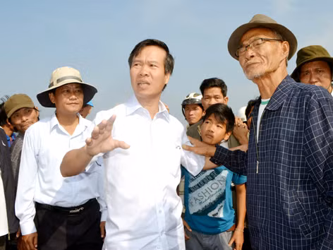 Bí thư Tỉnh ủy Võ Văn Thưởng lắng nghe ý kiến người dân