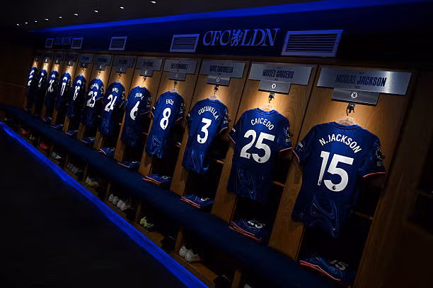Liverpool thua đậm Chelsea sau khi đã vô địch Ngoại hạng ảnh 2