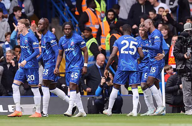Liverpool thua đậm Chelsea sau khi đã vô địch Ngoại hạng ảnh 16