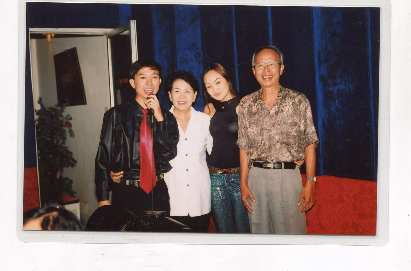 Vợ chồng Long Nhật và ba mẹ anh