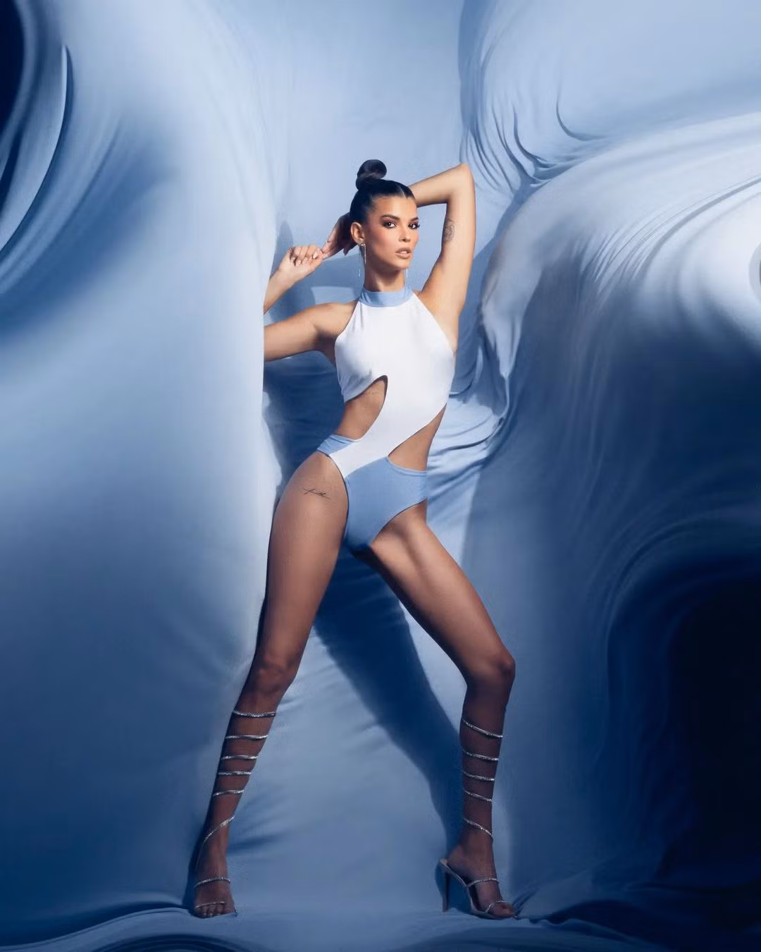 Trước đó khi ban tổ chức Miss Universe ra quy định cho phép phụ nữ đã kết hôn, sinh con được dự thi đã tạo ra làn sóng hưởng ứng mạnh mẽ. Nhiều phụ nữ đã có con mạnh dạn đăng ký tham dự sân chơi nhan sắc hấp dẫn nhất hành tinh này.