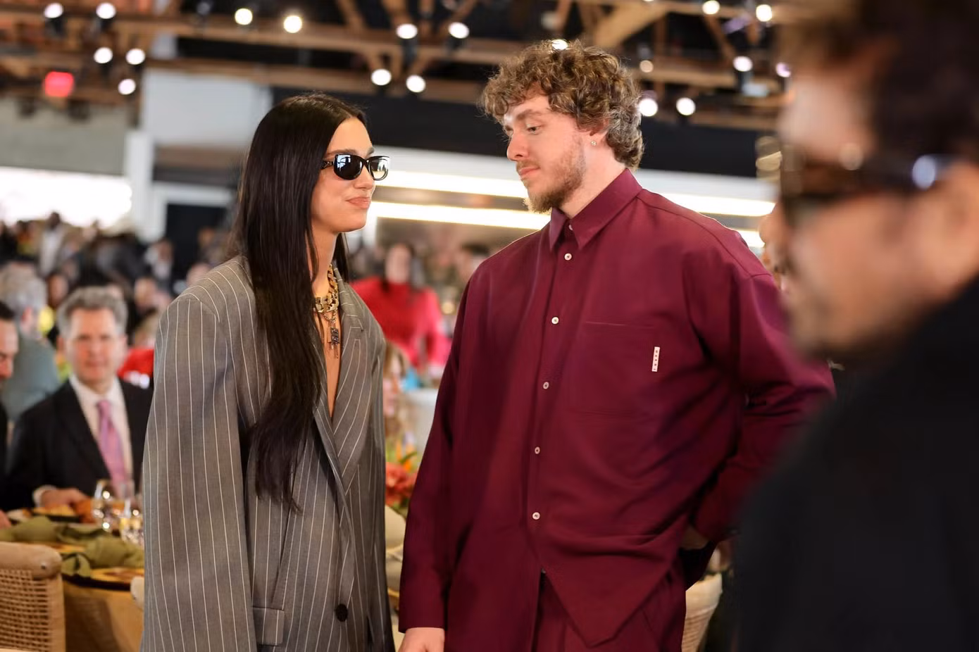 Dua Lipa và Jack Harlow thân thiết trong sự kiện Variety Hitmakers. (Nguồn: Getty Images)