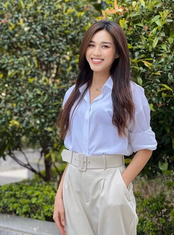 Dù đã trở thành Hoa hậu nhưng Đỗ Thị Hà không hề lơ là việc học.