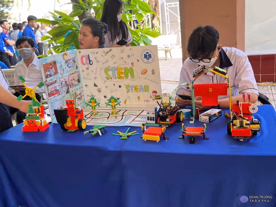 Hoạt động cũng thu hút nhiều học sinh các trường THPT khác trên địa bàn như THPT Trần Phú, THPT Hùng Vương... Nguồn: Fanpage Đoàn trường THPT Trần Phú Hoạt động cũng thu hút nhiều học sinh các trường THPT khác trên địa bàn như THPT Trần Phú, THPT Hùng Vương... Nguồn: Fanpage Đoàn trường THPT Trần Phú