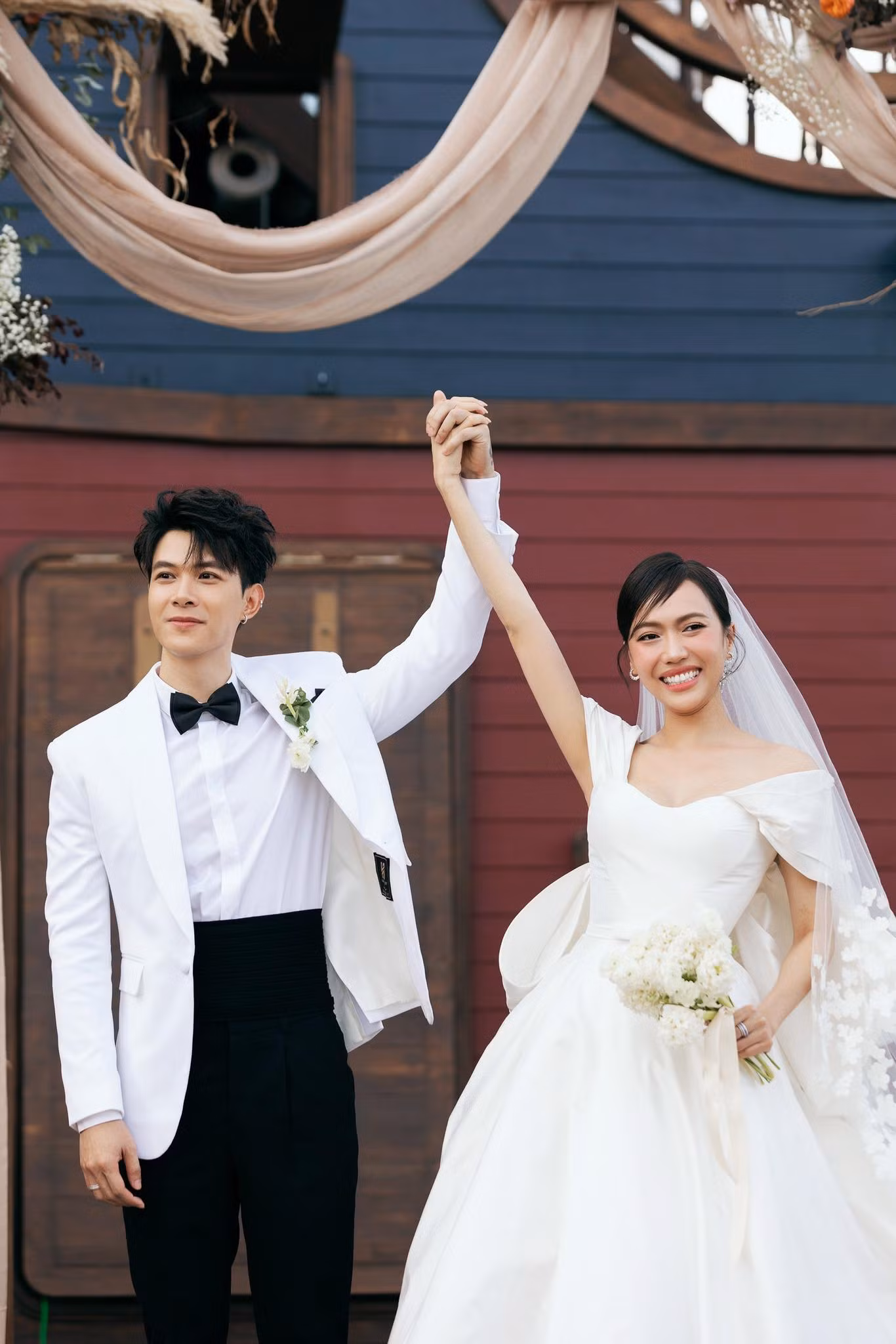 "Cô dâu tháng 10" Diệu Nhi lung linh trong lễ cưới của mình.