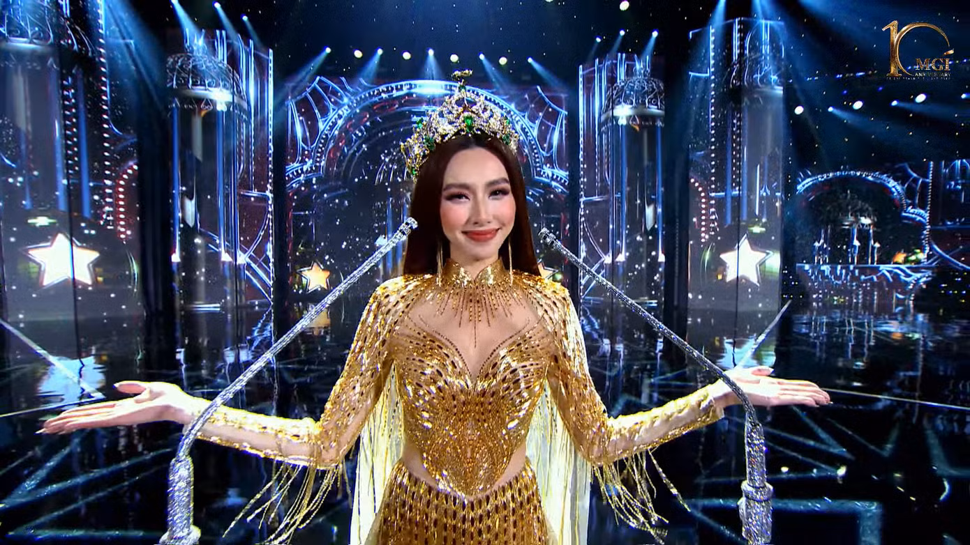 Thùy Tiên đã show khả năng ngoại ngữ ấn tượng khi thuyết trình bằng 4 thứ tiếng. Thùy Tiên đã show khả năng ngoại ngữ ấn tượng khi thuyết trình bằng 4 thứ tiếng.
