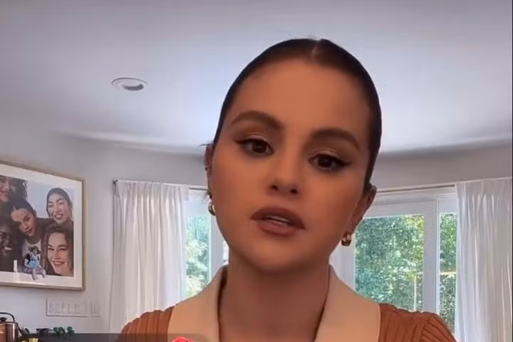 Selena Gomez lên tiếng bảo vệ Hailey Bieber trước sự công kích của cư dân mạng. Selena Gomez lên tiếng bảo vệ Hailey Bieber trước sự công kích của cư dân mạng.