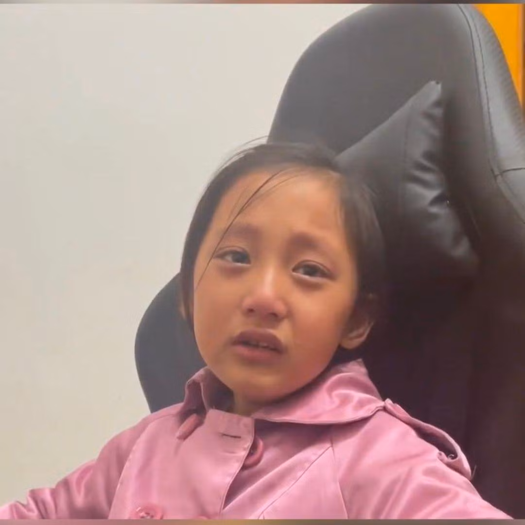 Cô bé muốn được đi chơi như những đứa trẻ đồng trang lứa khác.