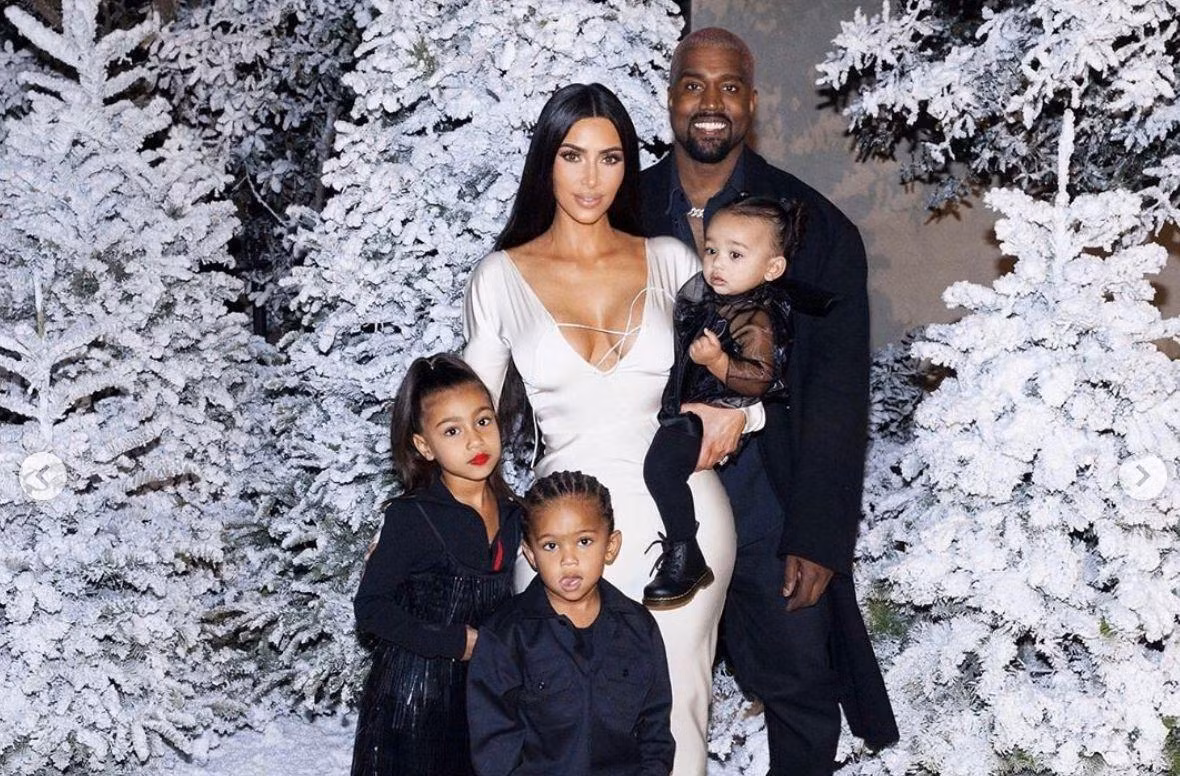Kim Kardashian và Kanye West có chung với nhau 4 người con. Kim Kardashian và Kanye West có chung với nhau 4 người con.