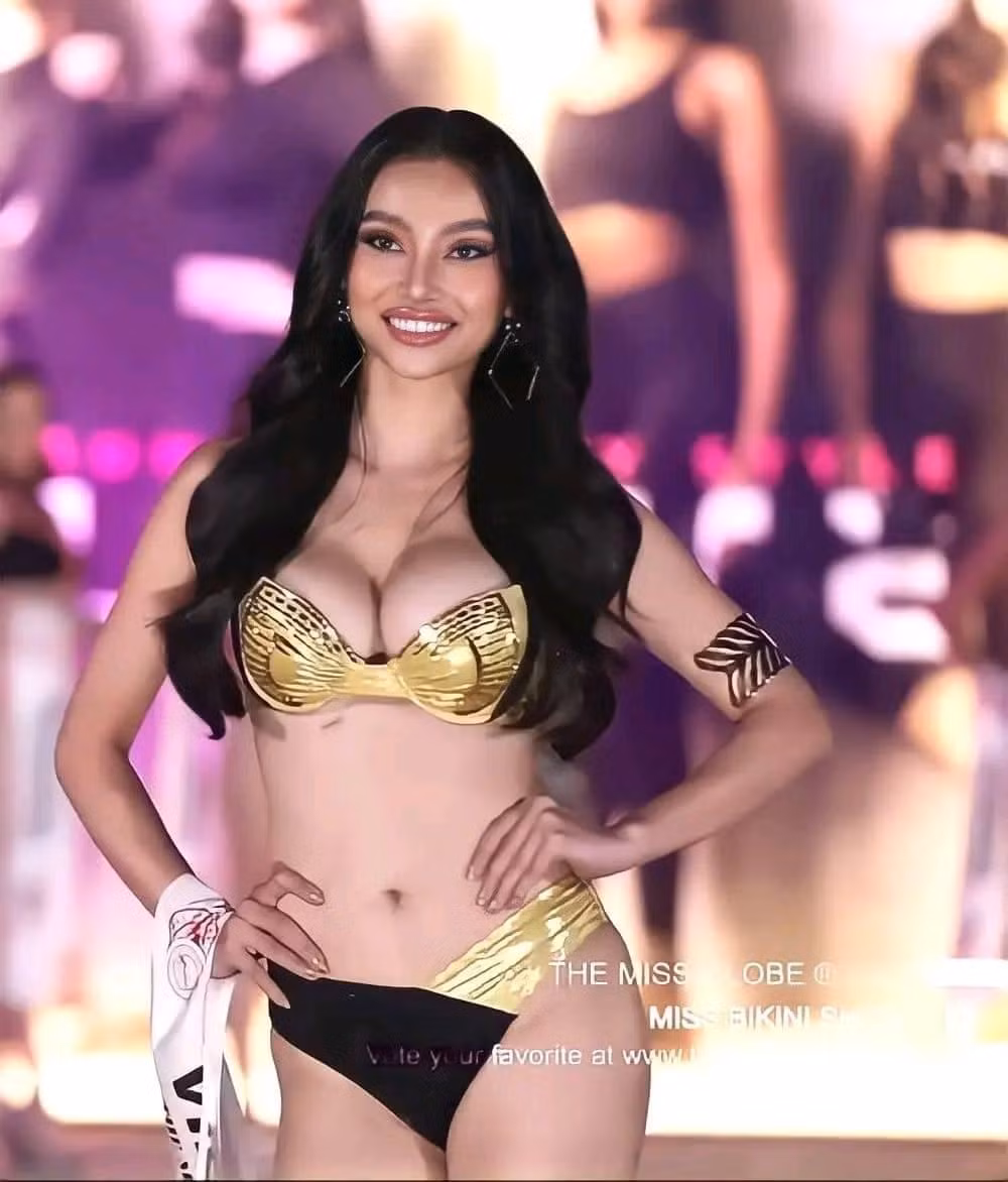 Dù có phần trình diễn ấn tượng, song cô lại khiến nhiều người thất vọng bởi trình độ tiếng Anh.