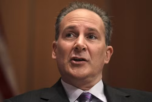 Peter Schiff cho rằng giá vàng sẽ tăng lên 2.000 USD trong một năm tới