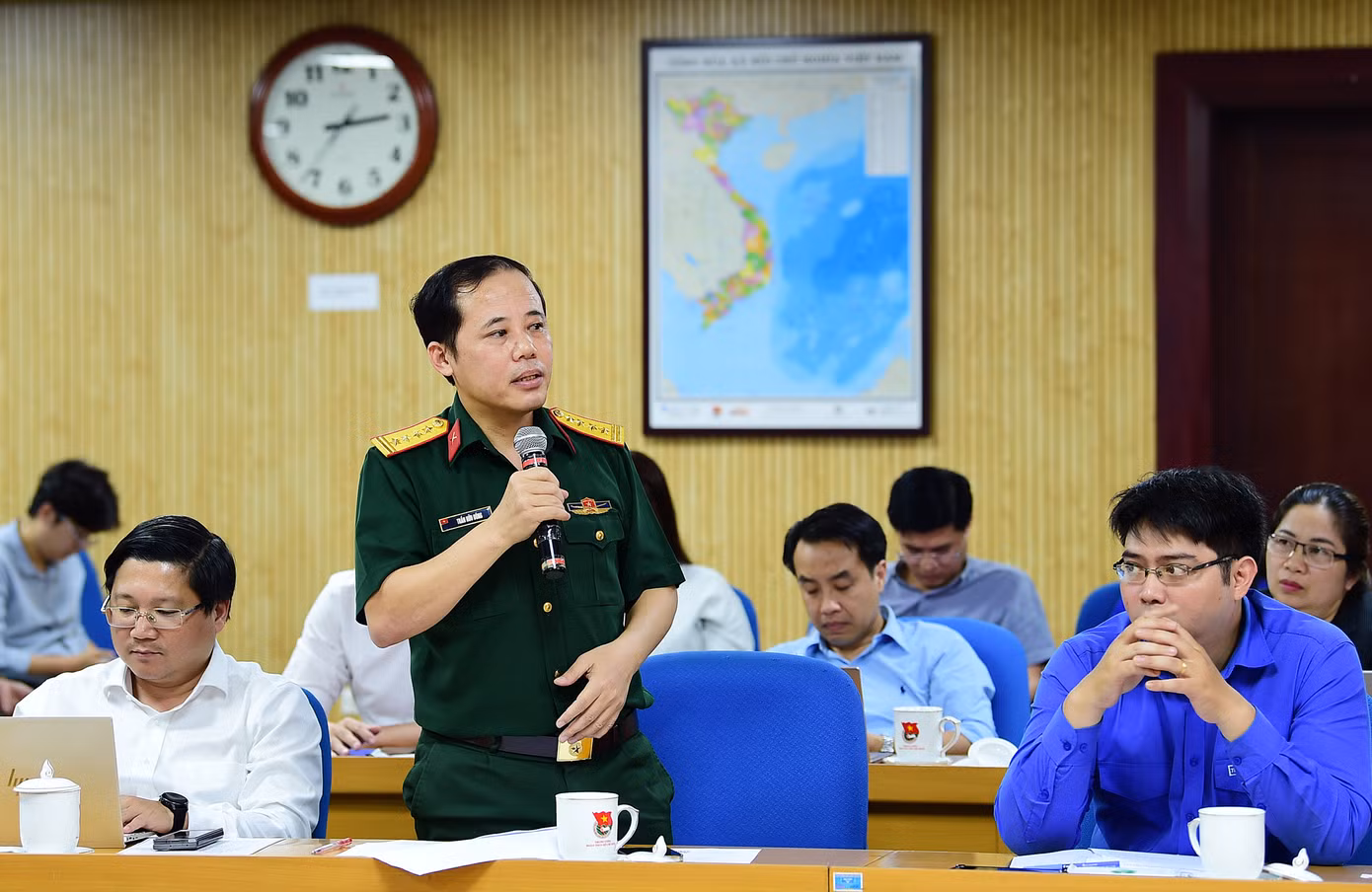 Các đại biểu ý kiến tại hội nghị. Ảnh: Xuân Tùng - Lâm Đăng Hải
