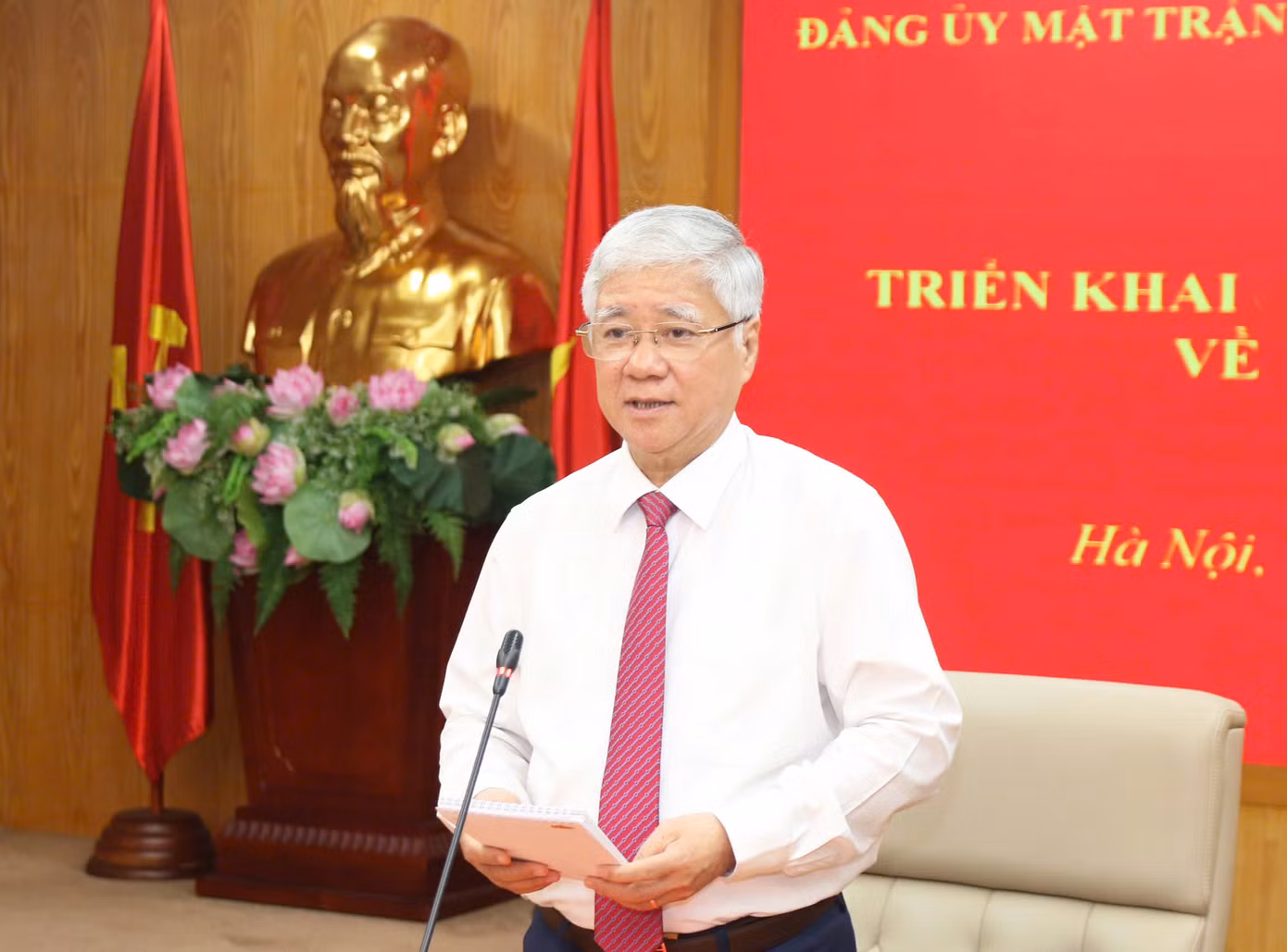 Ông Đỗ Văn Chiến phát biểu tại hội nghị.