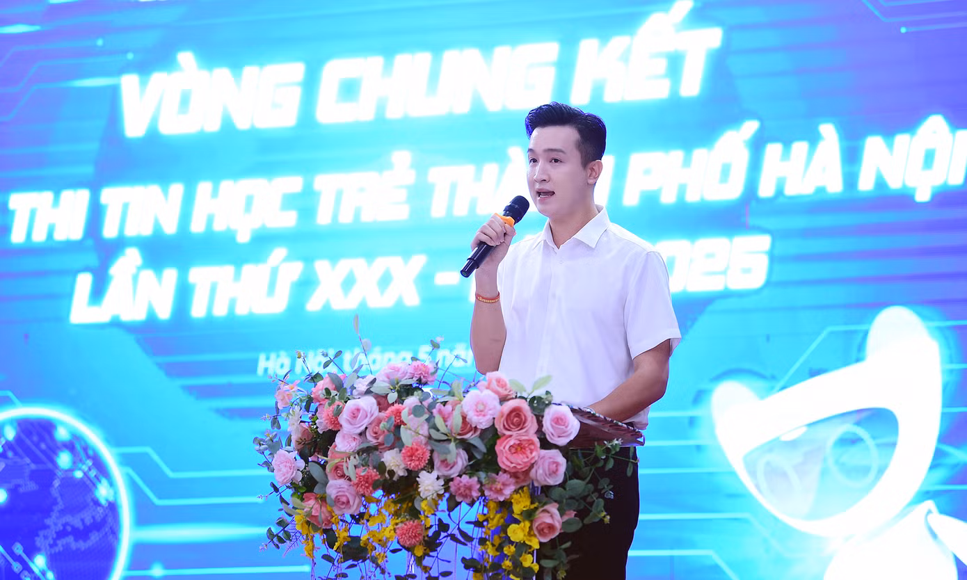 Anh Đào Đức Việt phát biểu khai mạc vòng chung kết hội thi. Ảnh: Xuân Tùng
