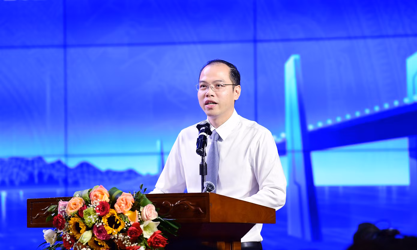 Anh Nguyễn Tiến Hưng – Phó Chủ tịch T.Ư Hội Sinh viên Việt Nam, Phó Bí thư Thành Đoàn, Chủ tịch Hội SVVN Thành phố Hà Nội cho biết: Ngày hội “Sinh viên 5 tốt” năm nay tiếp tục là sân chơi bổ ích, sáng tạo và ý nghĩa dành cho sinh viên Thủ đô. Ngày hội thu hút sự tham gia của hơn 5.000 hội viên, sinh viên đến từ 58 cơ sở Đoàn và 41 cơ sở Hội trực thuộc Thành Đoàn - Hội Sinh viên Việt Nam Thành phố Hà Nội. Anh Nguyễn Tiến Hưng – Phó Chủ tịch T.Ư Hội Sinh viên Việt Nam, Phó Bí thư Thành Đoàn, Chủ tịch Hội SVVN Thành phố Hà Nội cho biết: Ngày hội “Sinh viên 5 tốt” năm nay tiếp tục là sân chơi bổ ích, sáng tạo và ý nghĩa dành cho sinh viên Thủ đô. Ngày hội thu hút sự tham gia của hơn 5.000 hội viên, sinh viên đến từ 58 cơ sở Đoàn và 41 cơ sở Hội trực thuộc Thành Đoàn - Hội Sinh viên Việt Nam Thành phố Hà Nội.