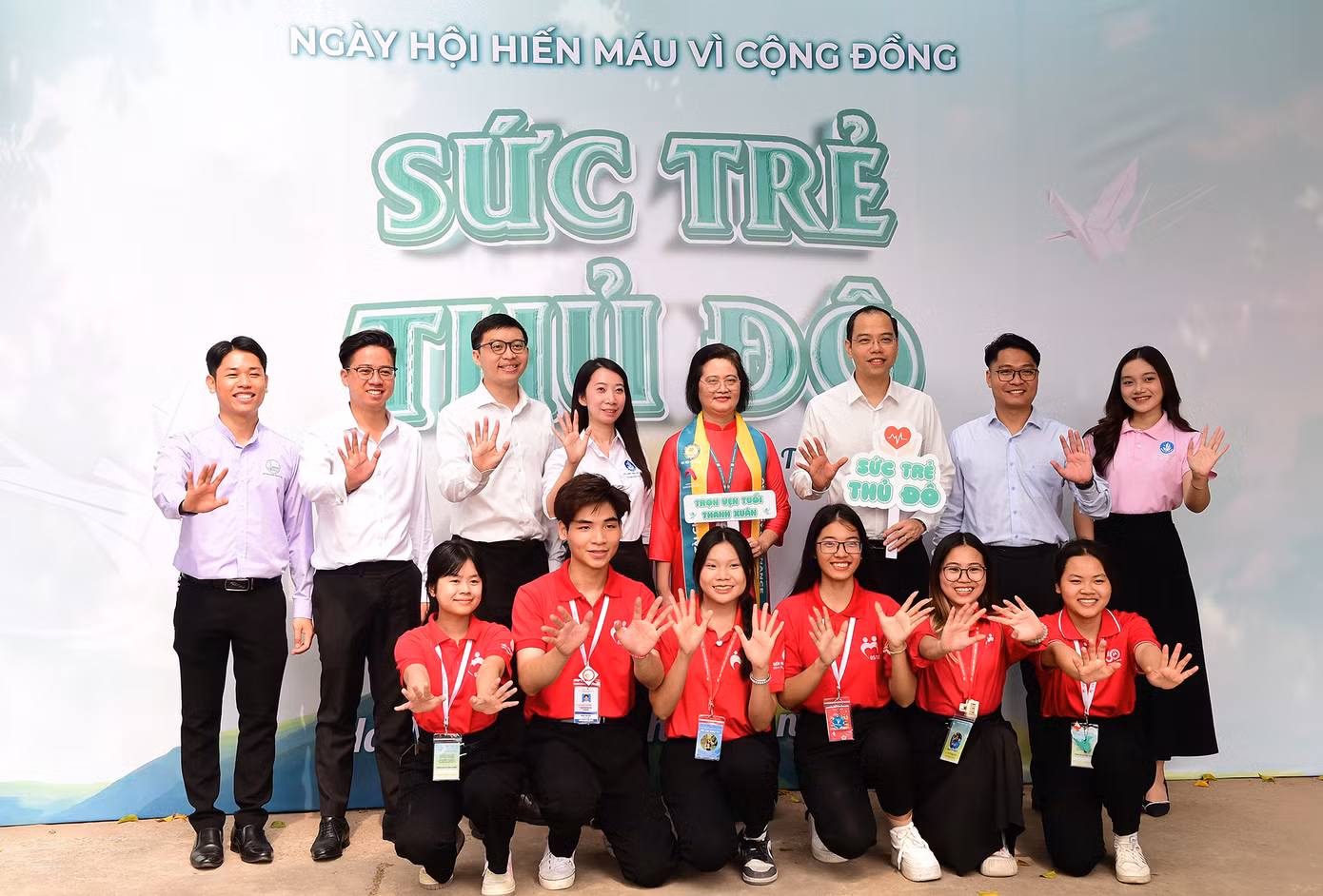 Ngày hội diễn ra chương trình hiến máu với chủ đề “Sức trẻ Thủ đô” thu hút hơn 1.500 sinh viên trường đại học, cao đẳng trên địa bàn Hà Nội. Hoạt động đã tiếp nhận hơn 900 đơn vị máu, góp phần đáng kể vào việc cung cấp nguồn máu cứu sống bệnh nhân. Ngày hội diễn ra chương trình hiến máu với chủ đề “Sức trẻ Thủ đô” thu hút hơn 1.500 sinh viên trường đại học, cao đẳng trên địa bàn Hà Nội. Hoạt động đã tiếp nhận hơn 900 đơn vị máu, góp phần đáng kể vào việc cung cấp nguồn máu cứu sống bệnh nhân.