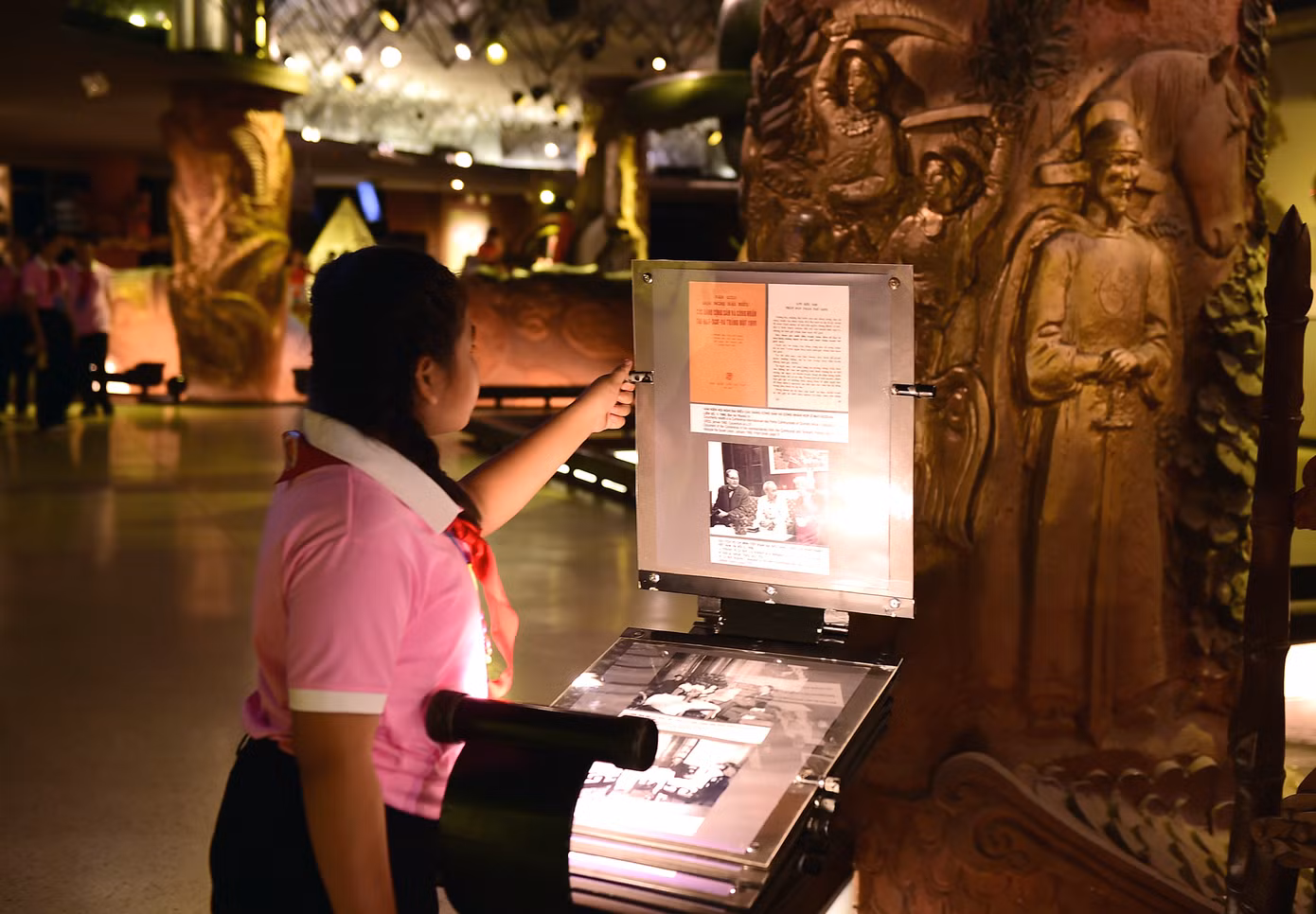 Tại Bảo tàng Hồ Chí Minh, các đại biểu đã có những trải nghiệm giàu cảm xúc. Ảnh: Xuân Tùng