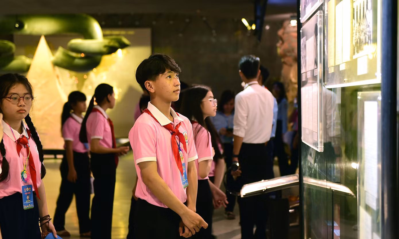 Đến thăm Bảo tàng Hồ Chí Minh, các em thiếu niên nhi đồng tiêu biểu trên cả nước có dịp ngược dòng lịch sử, ôn lại hành trình bôn ba tìm đường cứu nước của Bác; hiểu thêm về cuộc đời, sự nghiệp cách mạng của Người qua nhiều hiện vật, tư liệu quý.