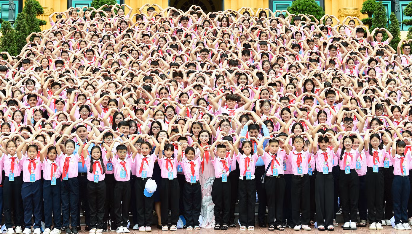 Tại Đại hội lần này, có 45 em đạt giải thưởng Kim Đồng năm học 2024 - 2025, trong đó 44 là đại biểu dự Đại hội Cháu ngoan Bác Hồ toàn quốc lần thứ X - năm 2025 và 1 em cán bộ chỉ huy Đội Thành phố Hà Nội. 76 em còn lại Hội đồng Đội Trung ương ủy quyền cho Hội đồng Đội các tỉnh, thành phố trao cho các em tại địa phương. Ảnh: Xuân Tùng