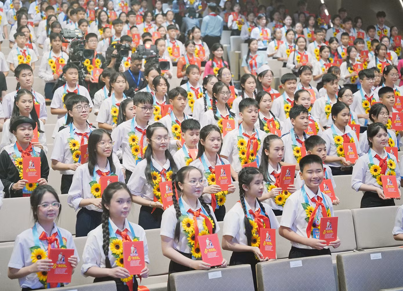 Lời dạy của Bác Hồ dần thấm sâu, trở thành lối sống, nếp nghĩ, cách làm trong đời sống hàng ngày của các em; góp phần gieo mầm cho những ước mơ đẹp, những việc làm tốt, hành động tử tế đầy tính nhân văn.