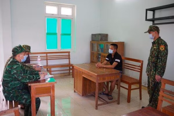 Lấy lời khai đối tượng Lê Văn Lưu