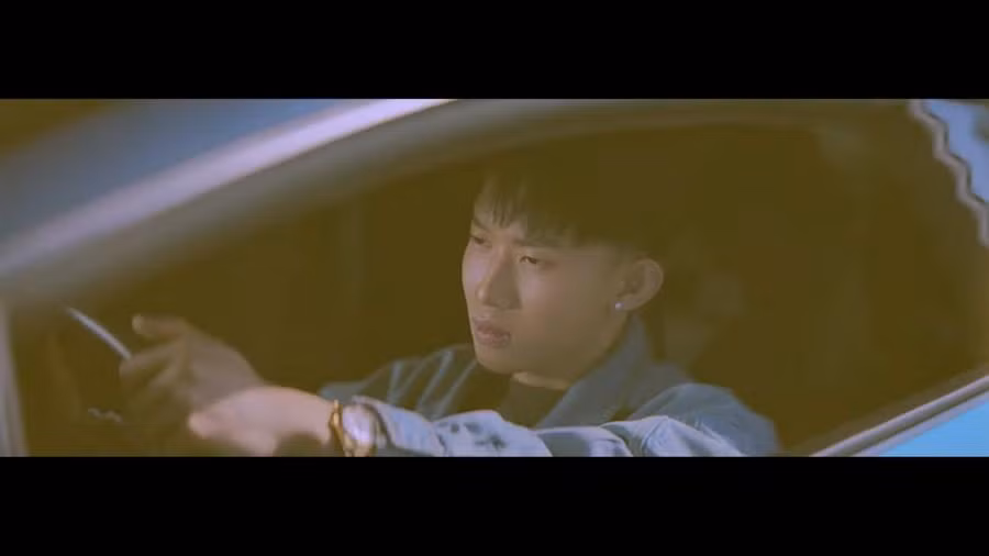 Tạo hình của Kay Trần trong MV.