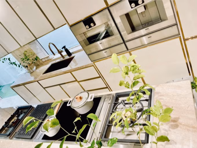 Hồ Ngọc Hà háo hức khoe nhiều góc trong biệt thự mới của cô và Kim Lý đang trong giai đoạn trang trí nội thất.