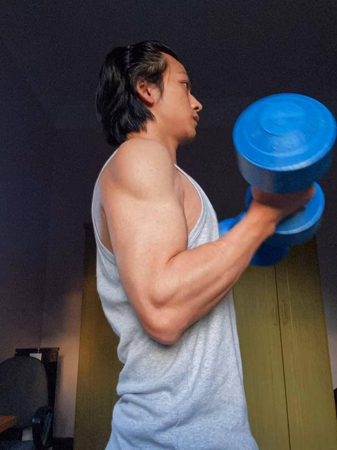 Hình ảnh mới của Trần Nghĩa khiến khán giả trầm trồ.