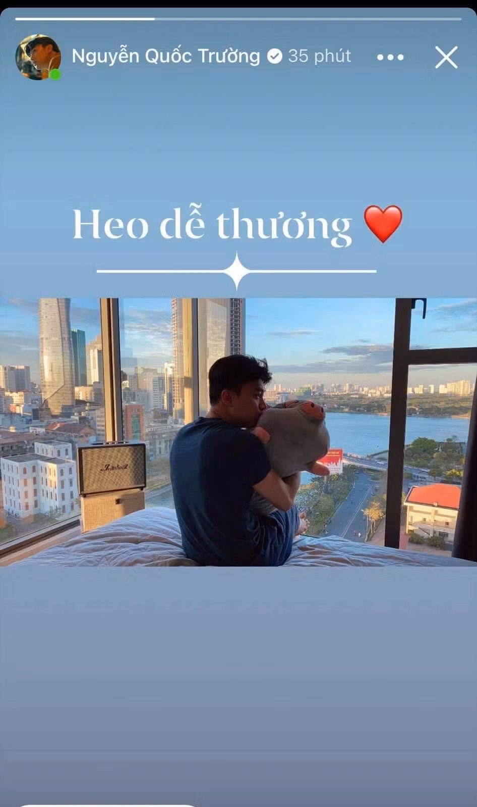 Quốc Trường nhiều lần thể hiện tình cảm với Minh Hằng thông qua "bé heo" - vốn là biệt danh của nữ ca sĩ.