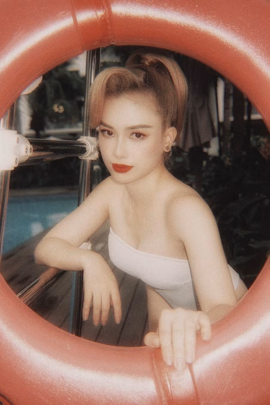 Ca sĩ sinh năm 1991 nhận được nhiều lời khen với tạo hình mới.