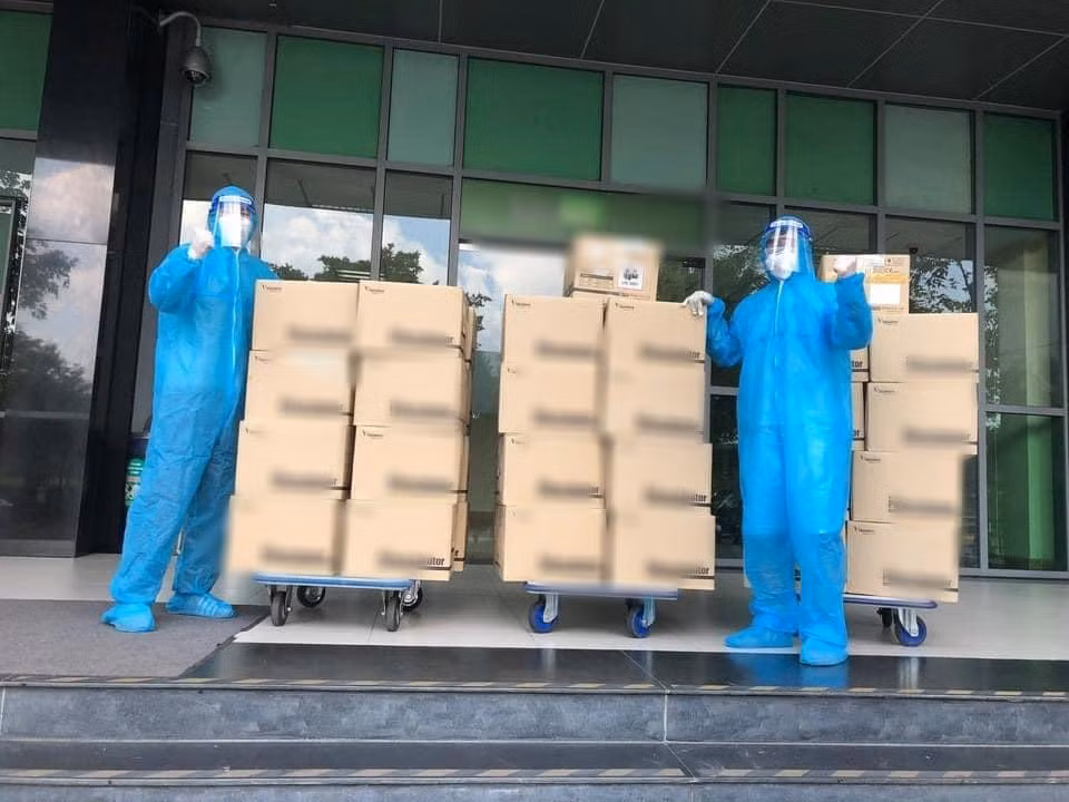 Hình ảnh những chiếc máy tạo oxy đã được gửi đến các bệnh viện dã chiến được siêu mẫu Xuân Lan chia sẻ.