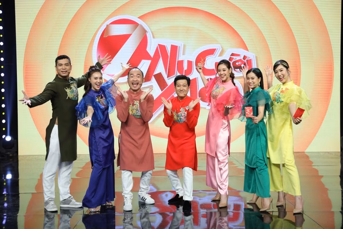 Dàn cast chính của "7 Nụ Cười Xuân" (trừ Hoa hậu Khánh Vân).