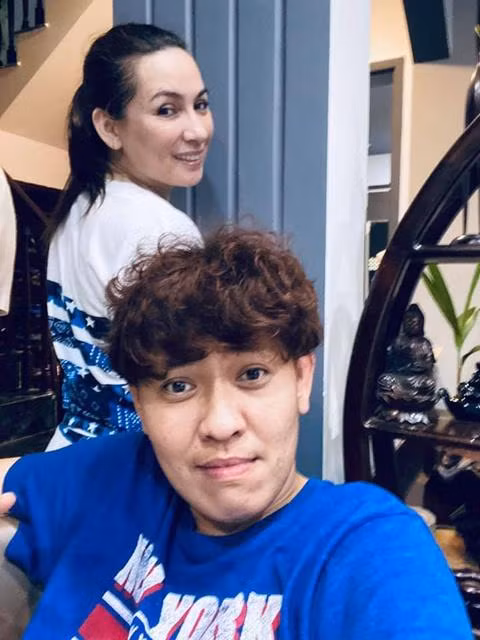 Phi Nhung và quản lý.