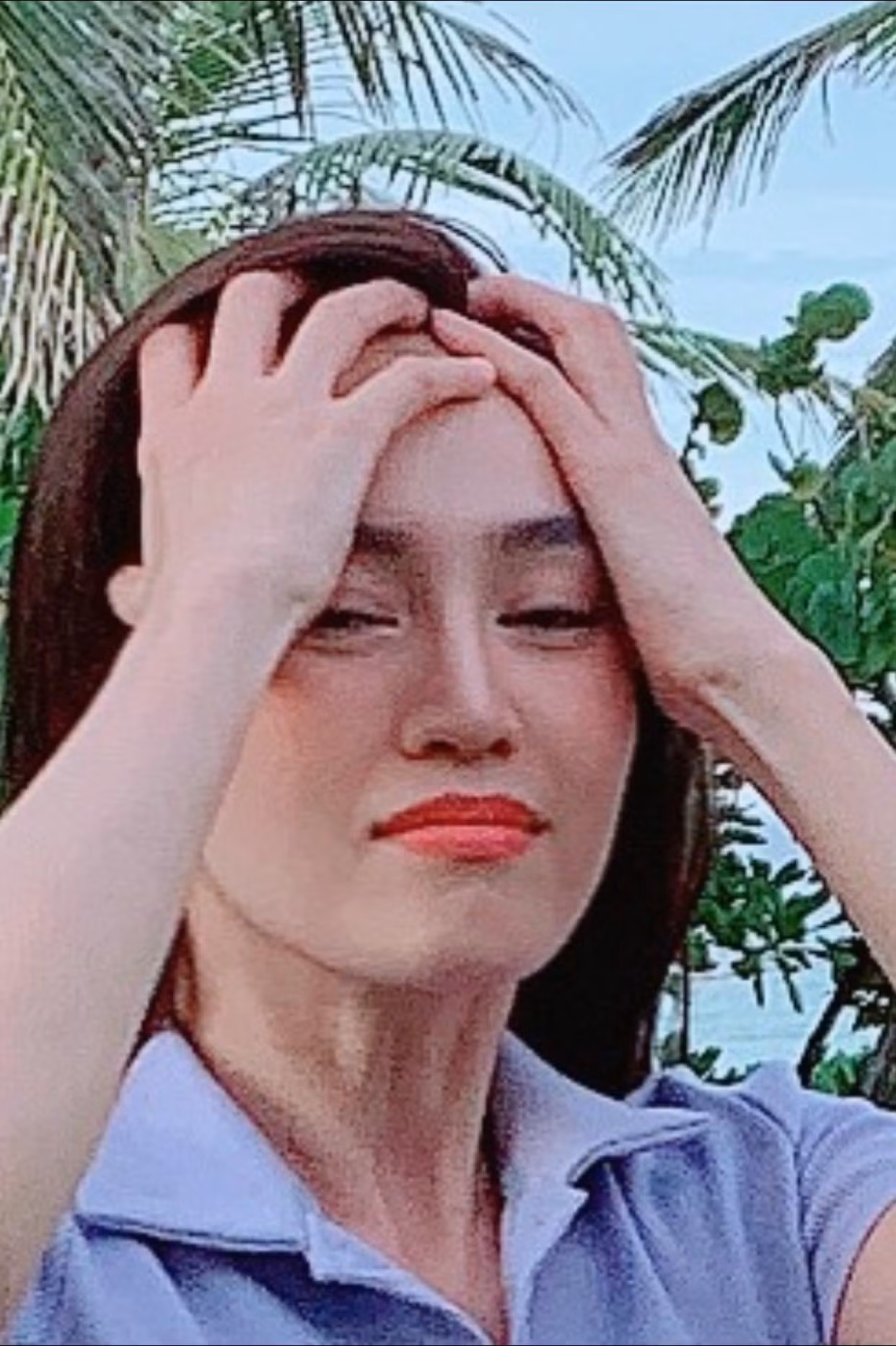 Diễn viên Gái Già Lắm Chiêu mất luôn hình ảnh "ngọc nữ" trong loạt ảnh "dìm cho tới chìm" của đồng nghiệp.