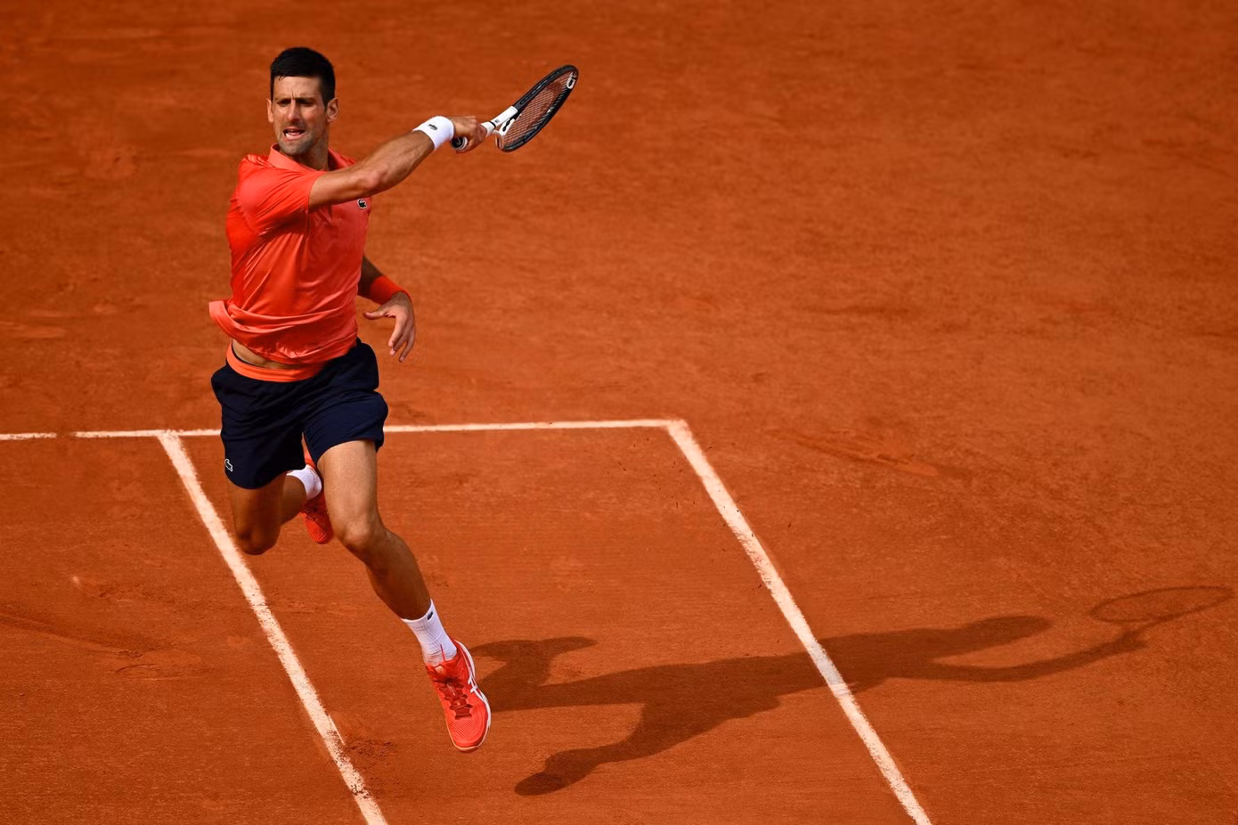 Djokovic cho thấy bản lĩnh vượt trội Ruud