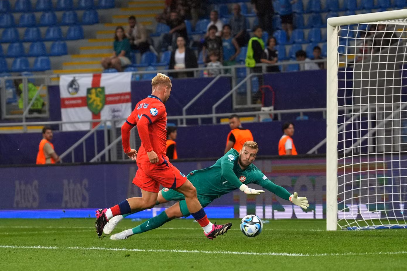 U21 Anh quá mạnh so với phần còn lại của bảng C U21 Anh quá mạnh so với phần còn lại của bảng C
