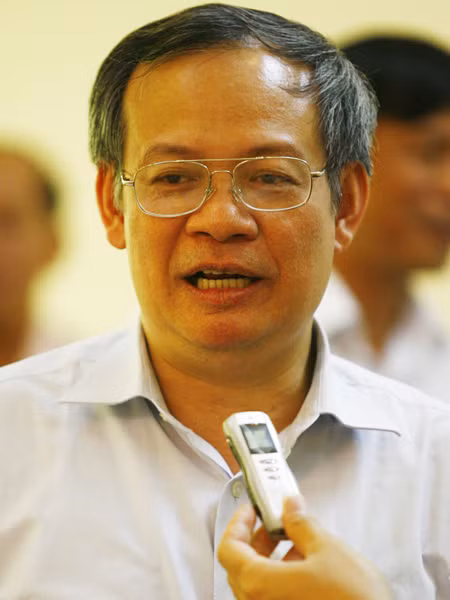 Viện trưởng Viện NCLP Đinh Xuân Thảo